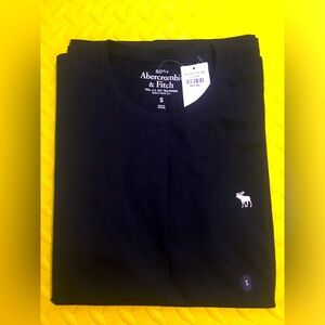 NWT Abercrombie & Fitch logo men‘s Crew neck t-shirt small size color navy blue